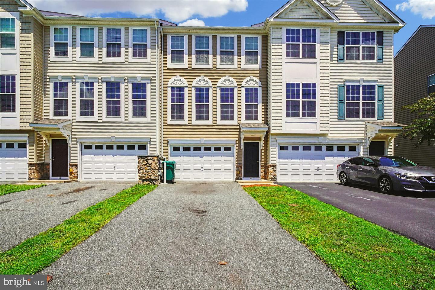 Property Photo: 660 Courtly Road DE 19734