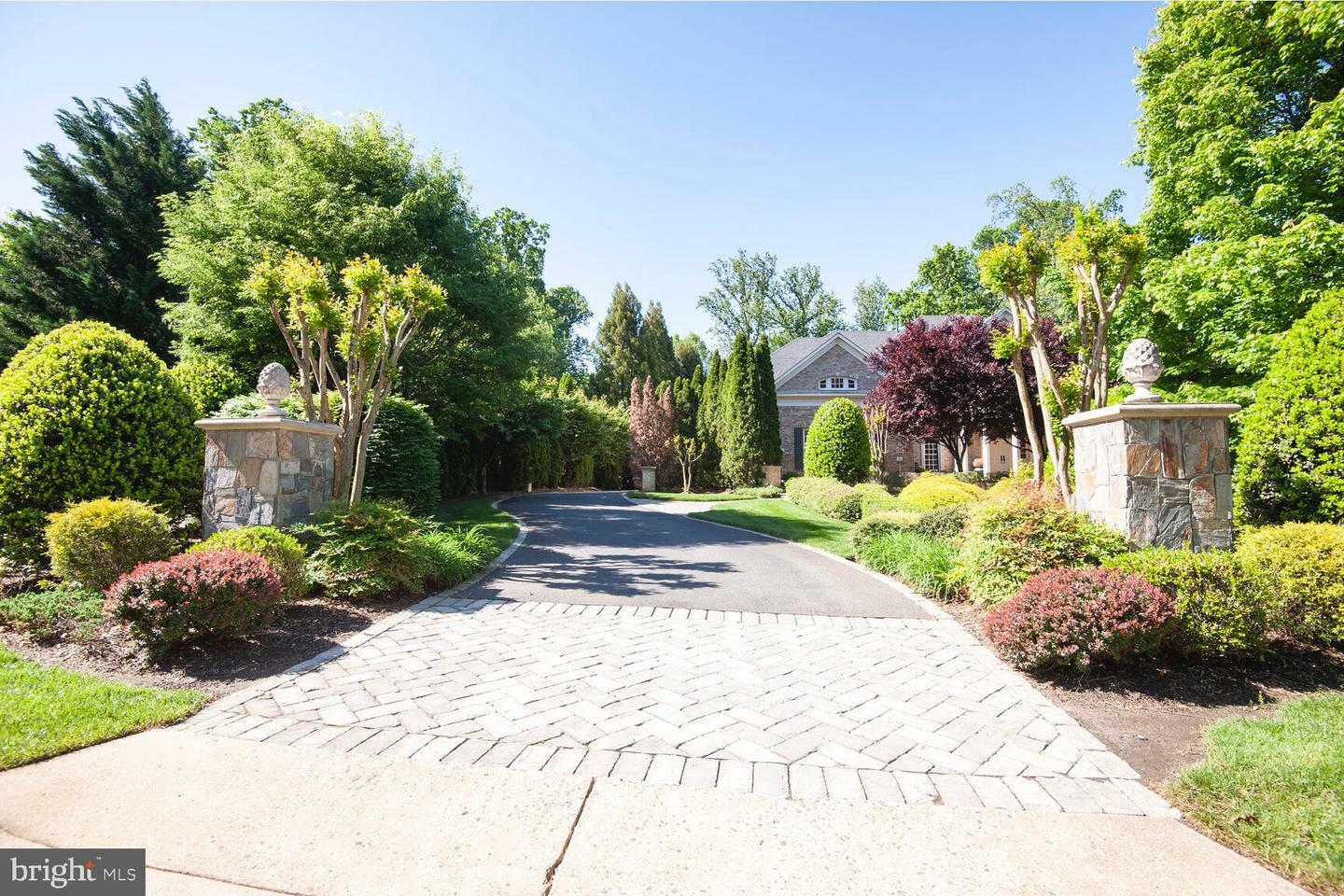 7845 Montvale Way  McLean VA 22102 photo