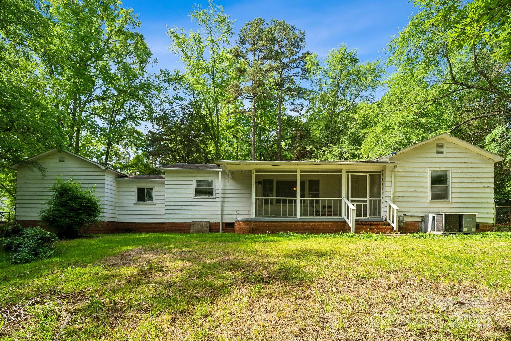 Property Photo: 1917 Tom Sadler Road NC 28214