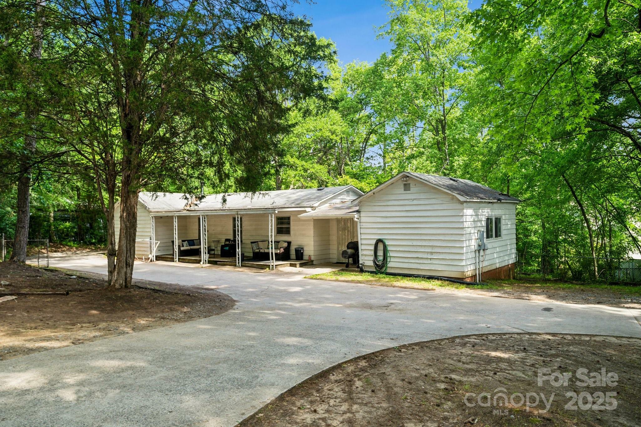 Property Photo: 1917 Tom Sadler Road NC 28214