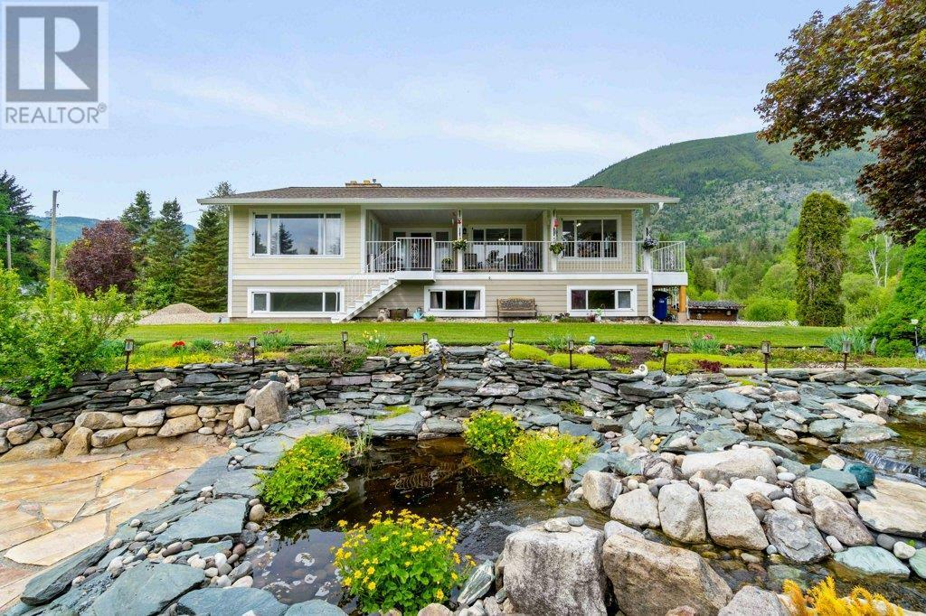 Photo de la propriété:  4501 44 Avenue Northwest  BC V1E 3A7 