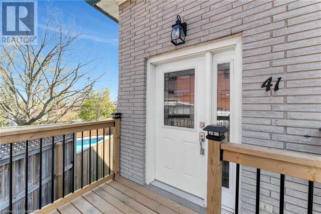 Property Photo: 41 Yeoville Court ON L9C 5W4