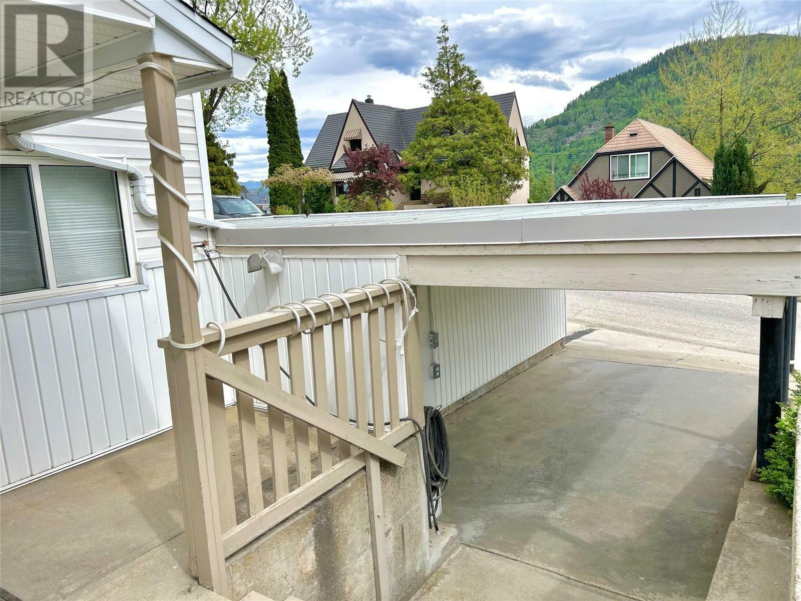 Property Photo: 715 Shakespeare Street BC V1R 2B3