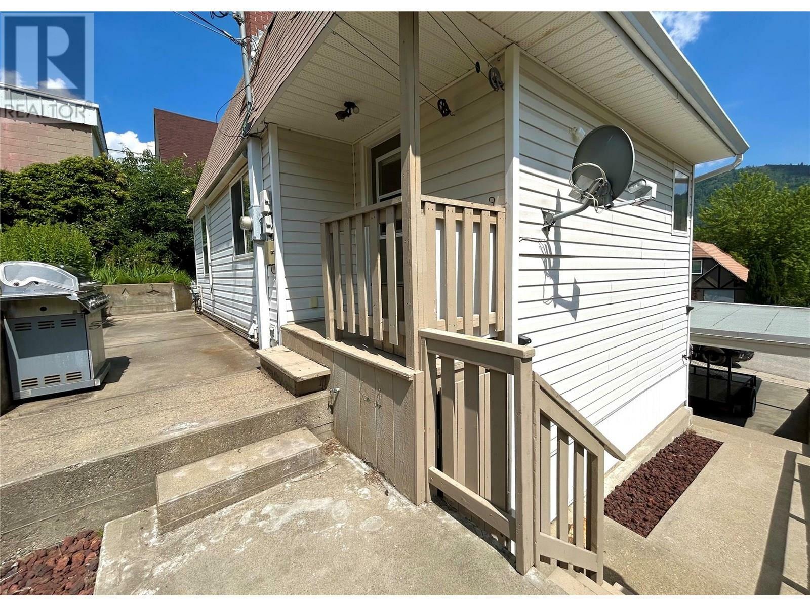 Property Photo: 715 Shakespeare Street BC V1R 2B3