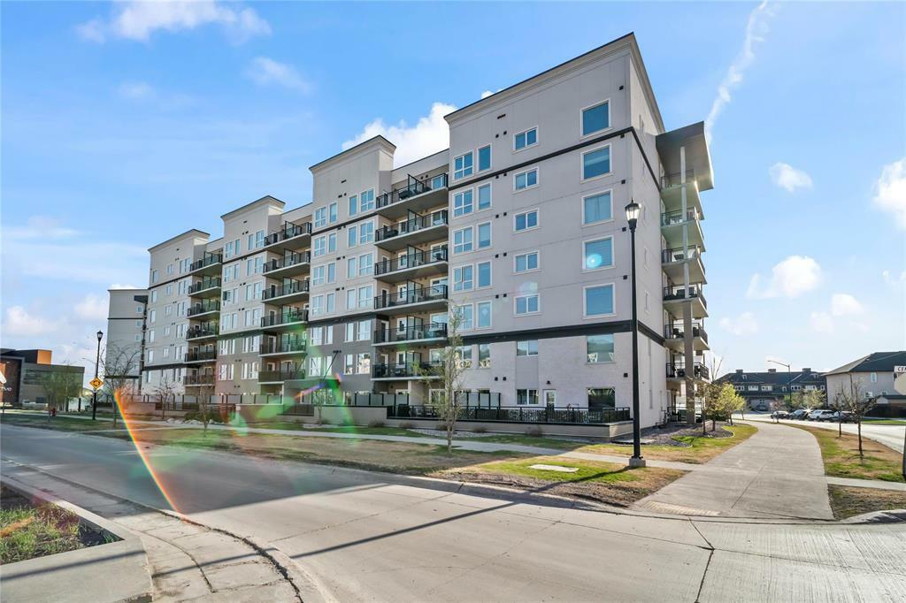 Property Photo:  300 Centre Street  MB R3Y 2A1 
