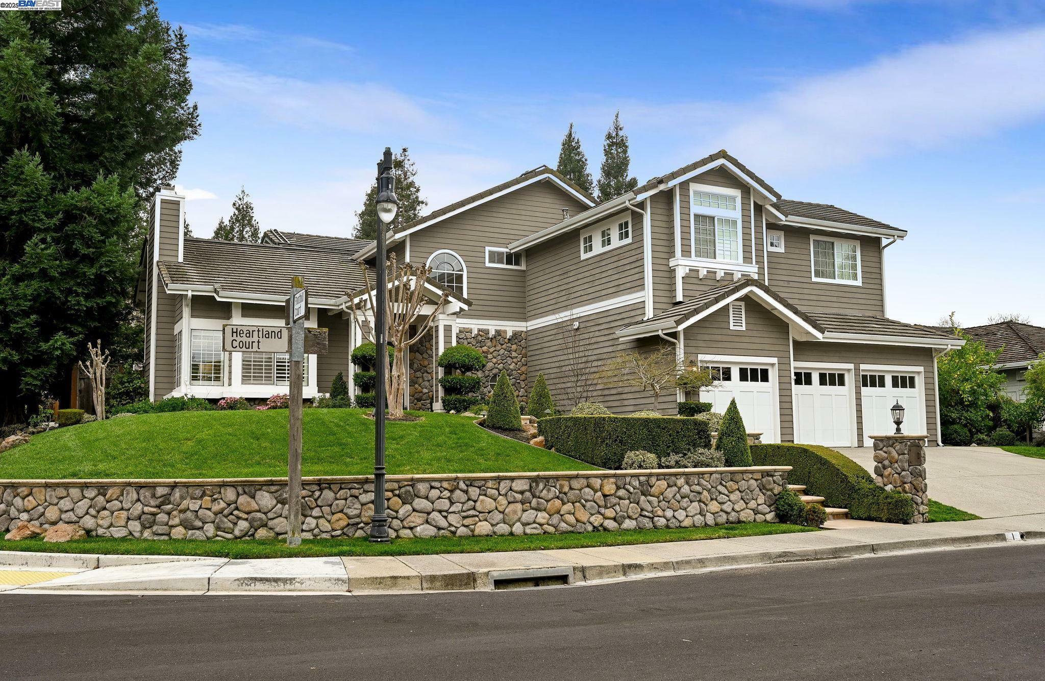 Property Photo: 1 Heartland Ct CA 94506