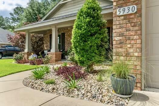 Property Photo: 5930 Wind Trace Road FL 32536