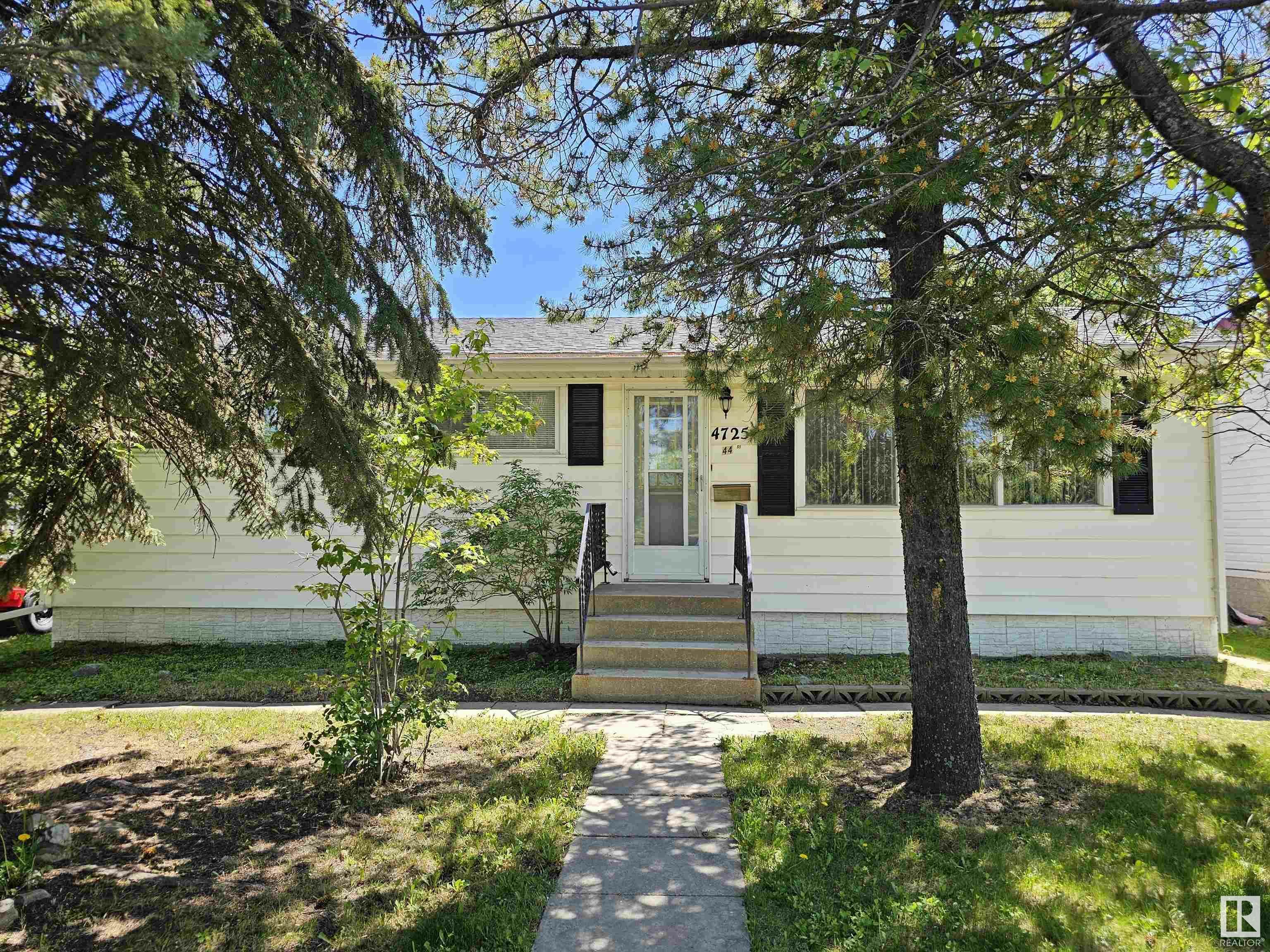 Photo de la propriété: 4725 44 Street AB T7A 1H1