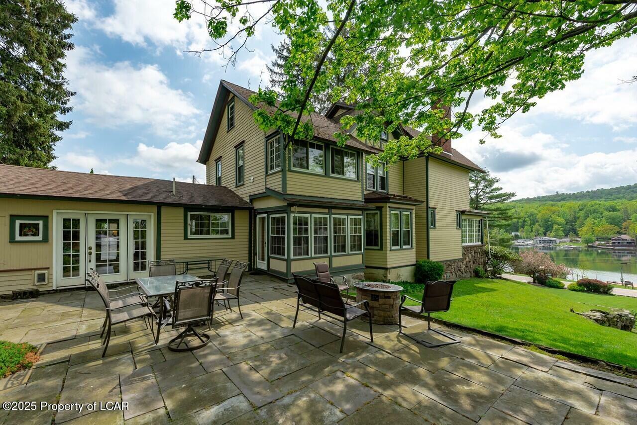 Property Photo: 1315 Lakeside Drive PA 18618