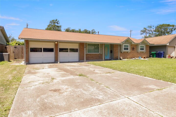 Property Photo:  119 Mulberry Street  TX 77566 