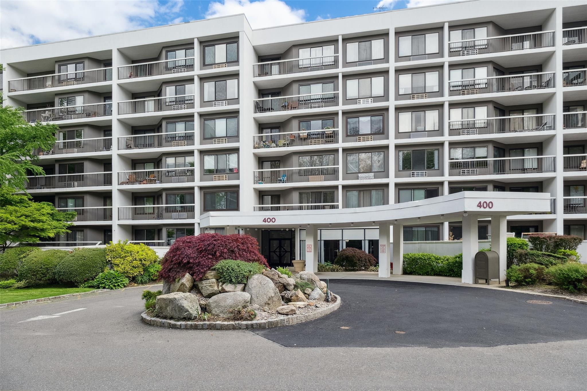 Property Photo:  400 High Point Drive 313  NY 10530 