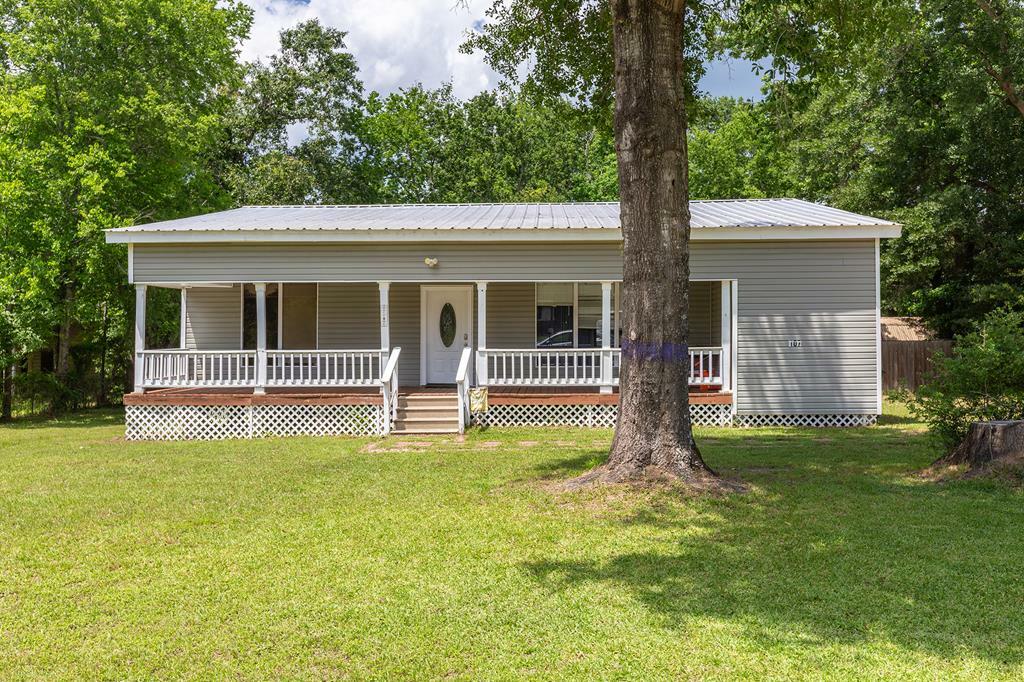 Property Photo: 240 W 7th Street TX 75862