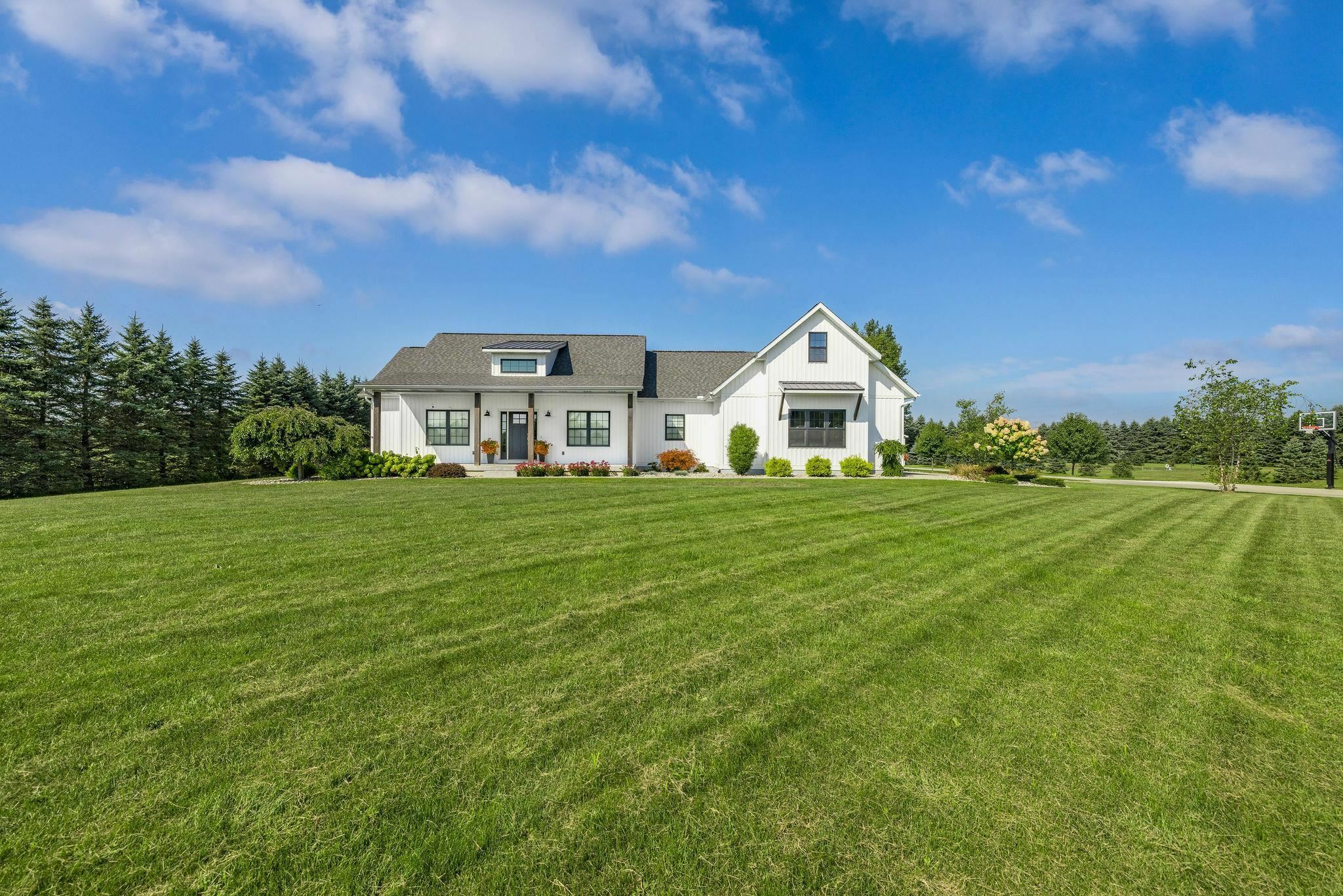 5353 N Graham  Freeland MI 48623 photo