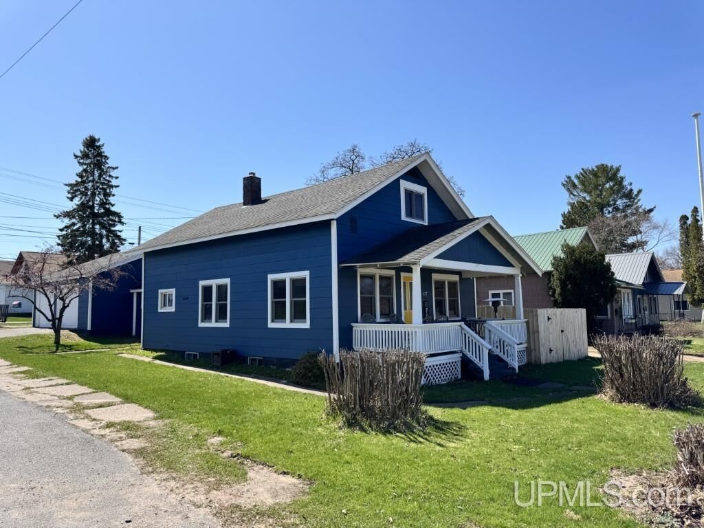 Property Photo: 437 N Main Street MI 49946