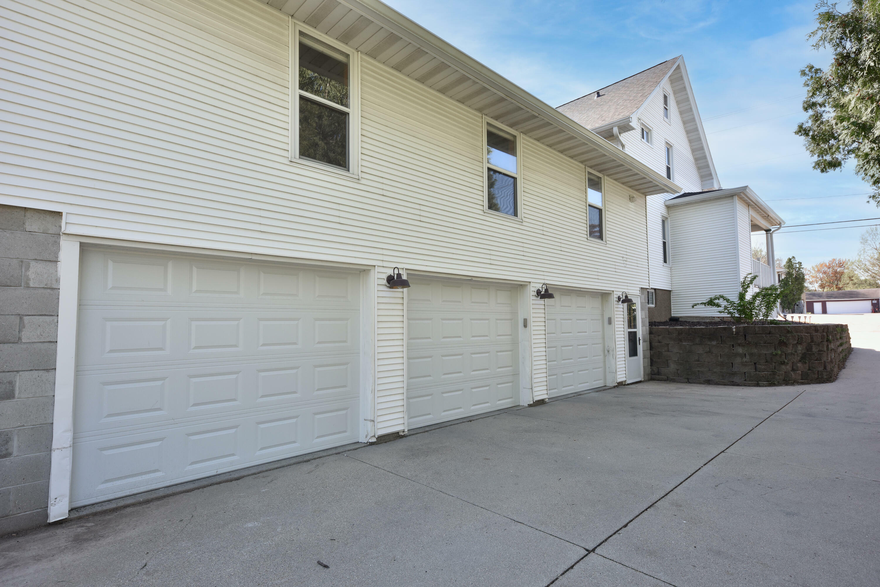 Property Photo: 922 Horicon St WI 53050