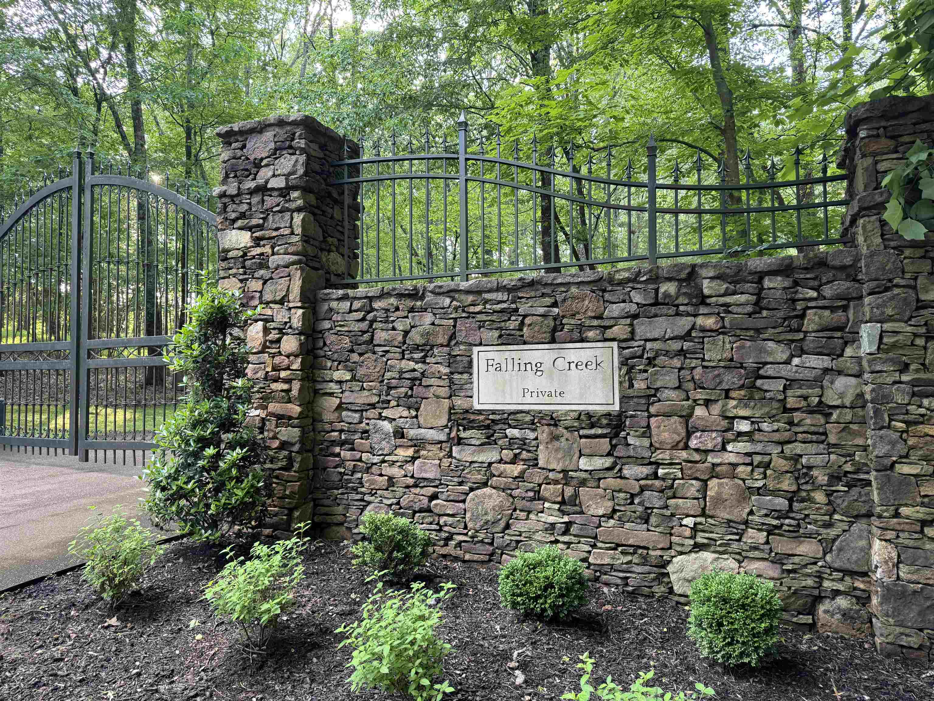 Property Photo: 330 Falling Creek Cv TN 38028