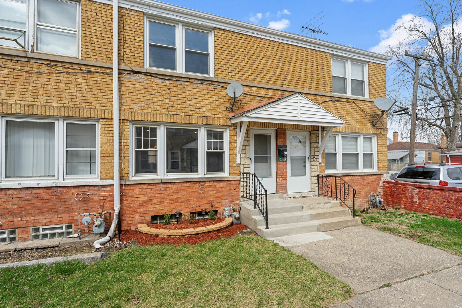 Property Photo: 1027 Bellwood Avenue IL 60104