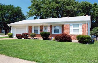 Property Photo:  565 Coachway Lane  MO 63042 