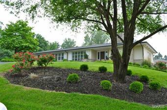 Property Photo: 2 Woodbridge Park Road MO 63131