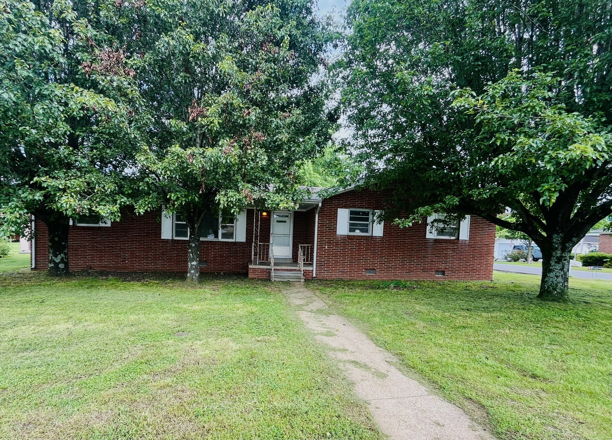 Property Photo: 999 Mill St TN 38478