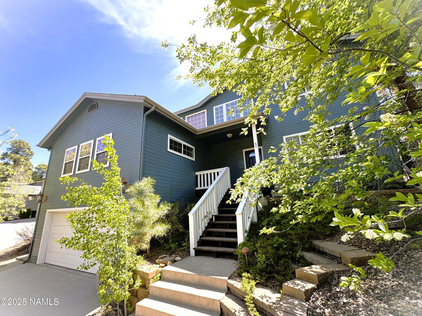 Property Photo: 6047 E Abineau Canyon Drive AZ 86004