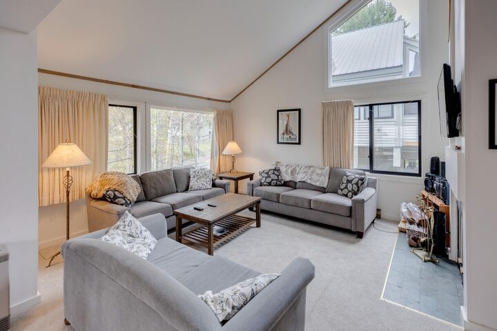 Property Photo:  4 Moose Lane  NH 03251 
