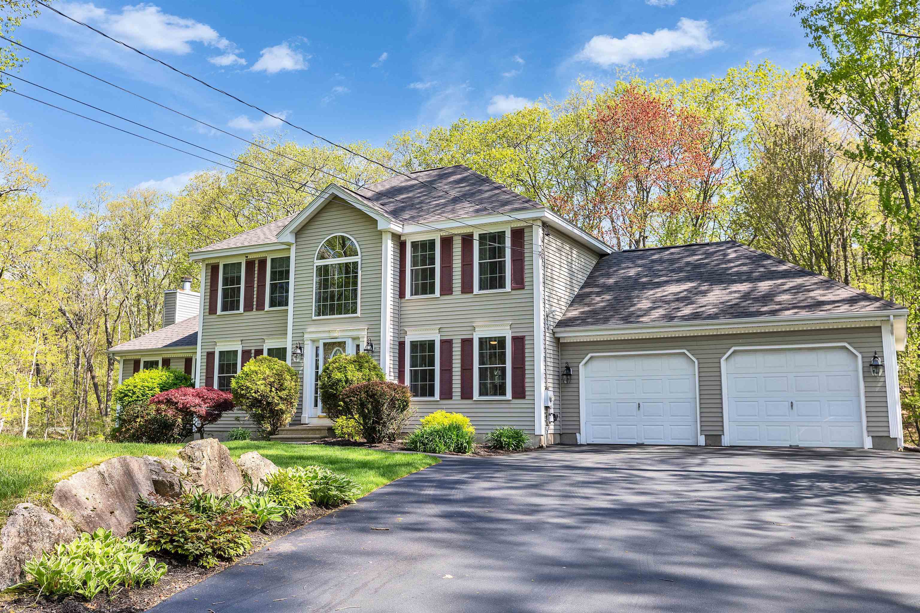 Property Photo: 11 Fieldstone Drive NH 03106