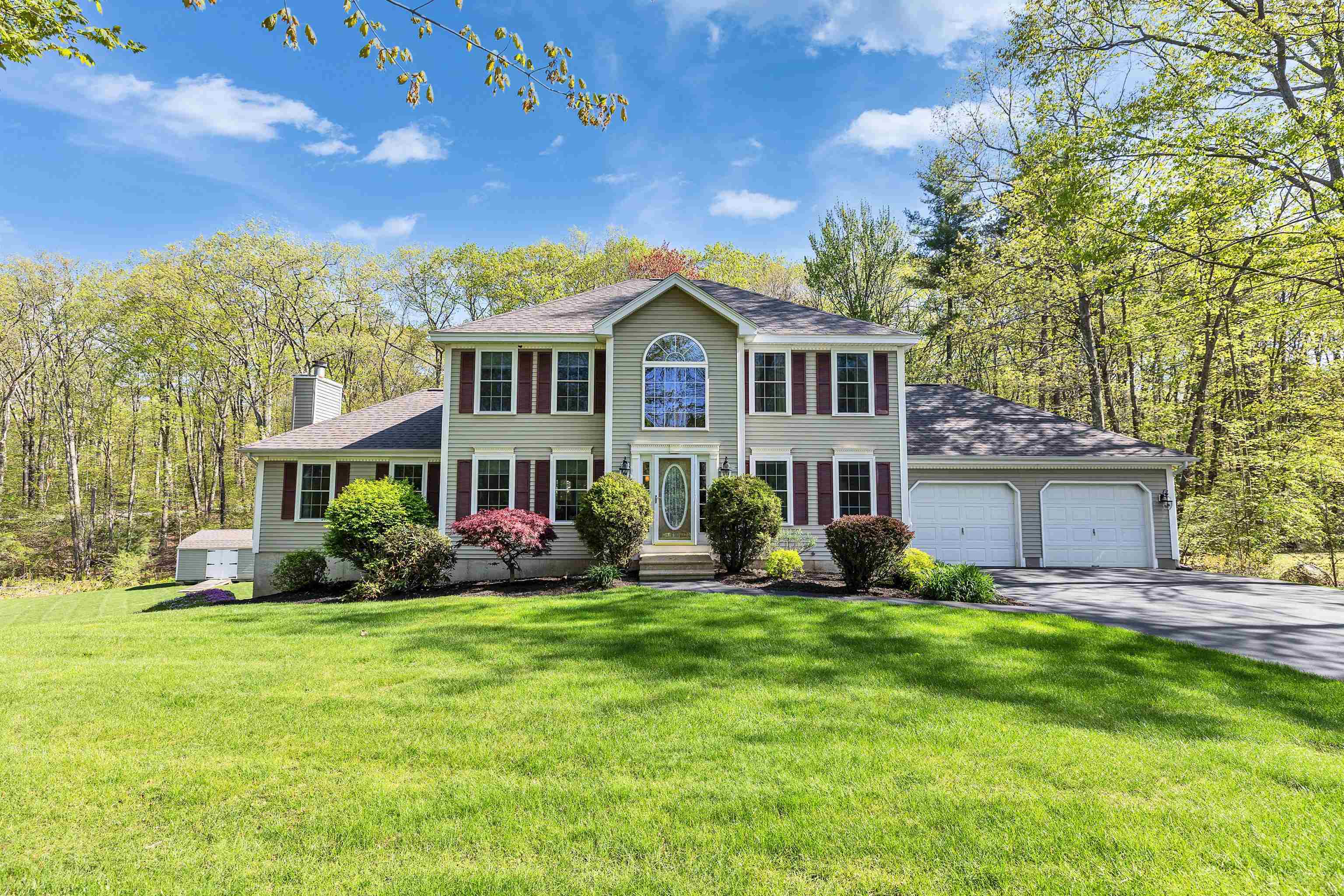 Property Photo:  11 Fieldstone Drive  NH 03106 