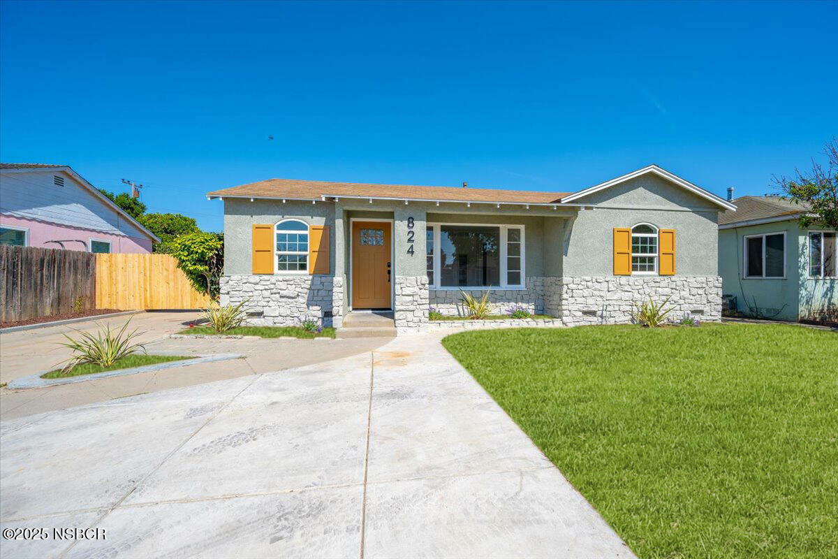 Property Photo: 824 S Smith Street CA 93458