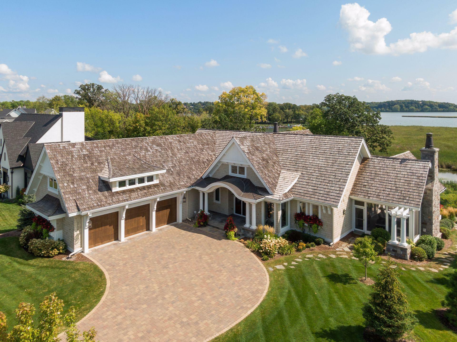 Property Photo: 3770 Woodland Cove Parkway MN 55331