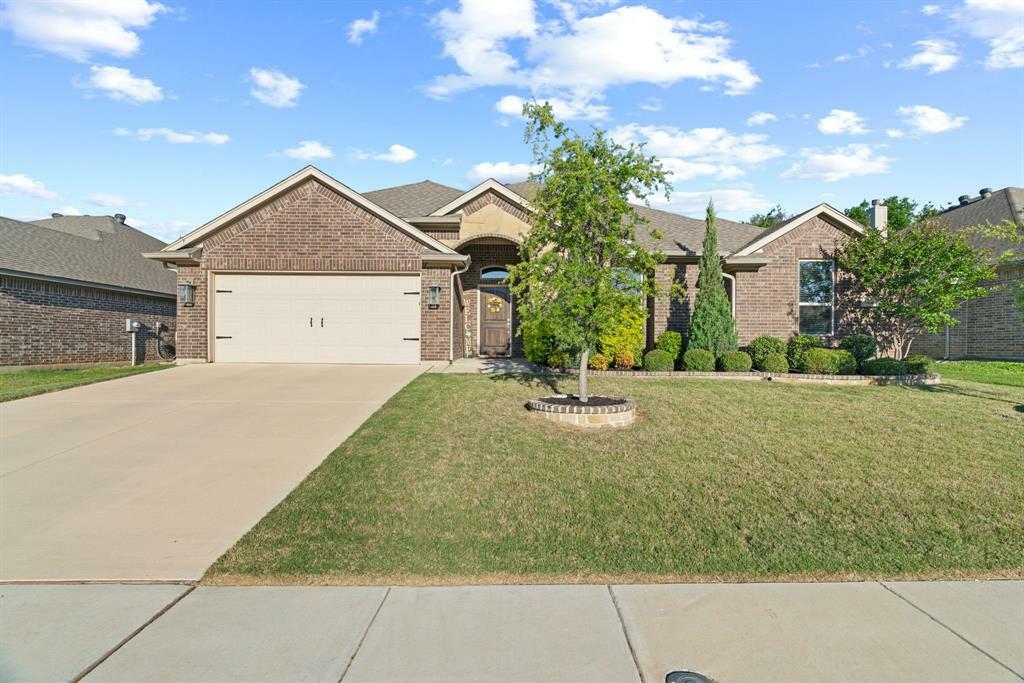 Property Photo: 316 Brinkley Drive TX 76179