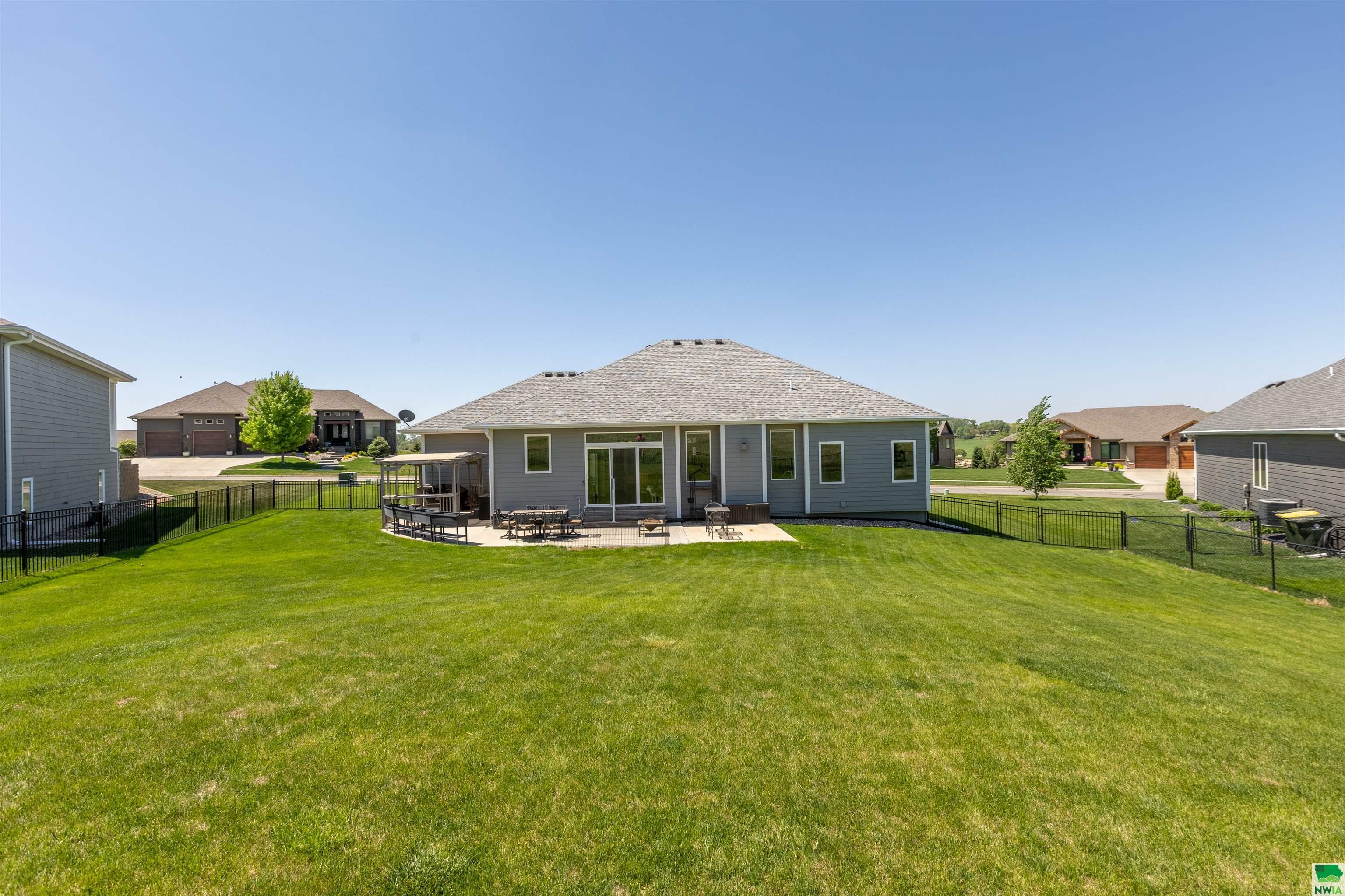 Property Photo: 6571 Palm Valley Drive IA 51106