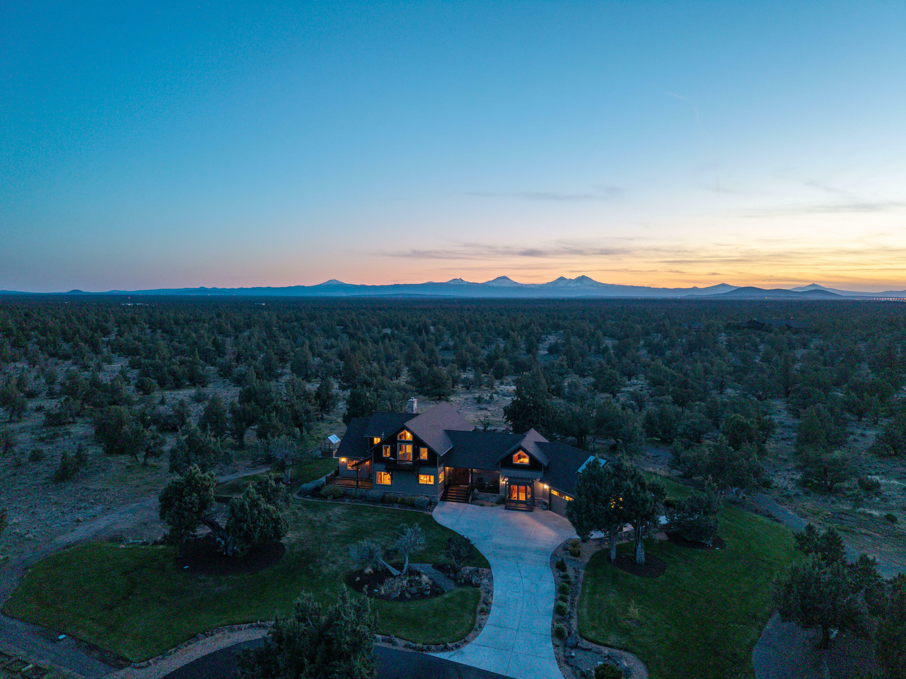 Property Photo: 18598 SW Mount Adams Loop OR 97753