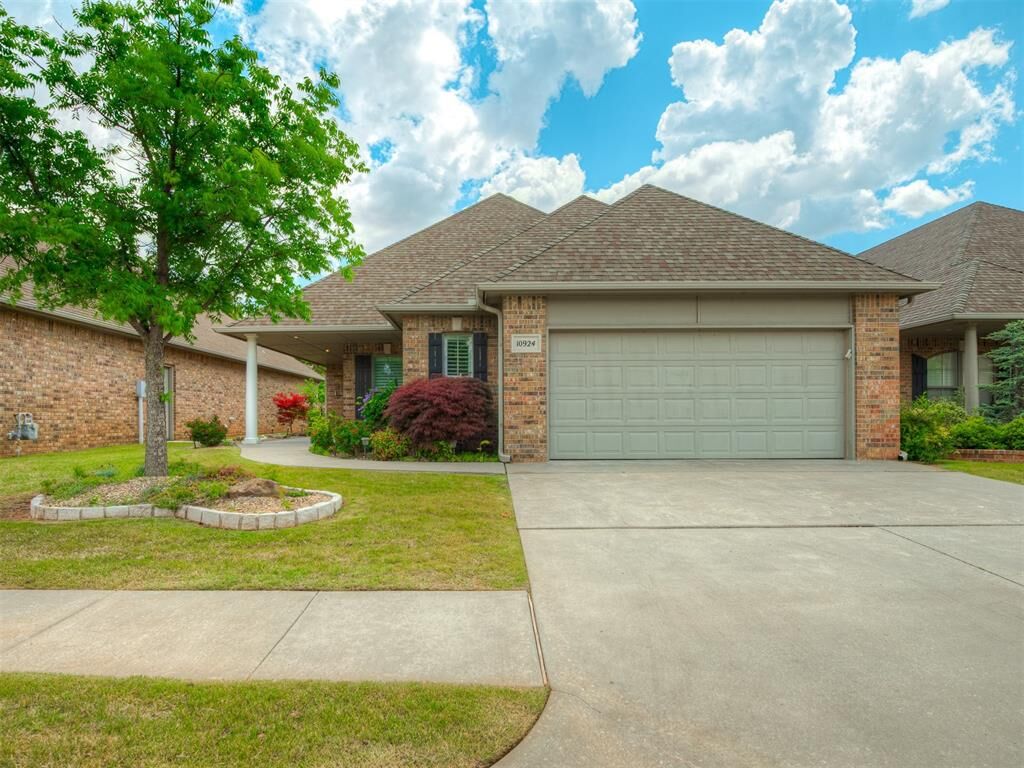 Property Photo: 10924 Silo Ridge Road OK 73170