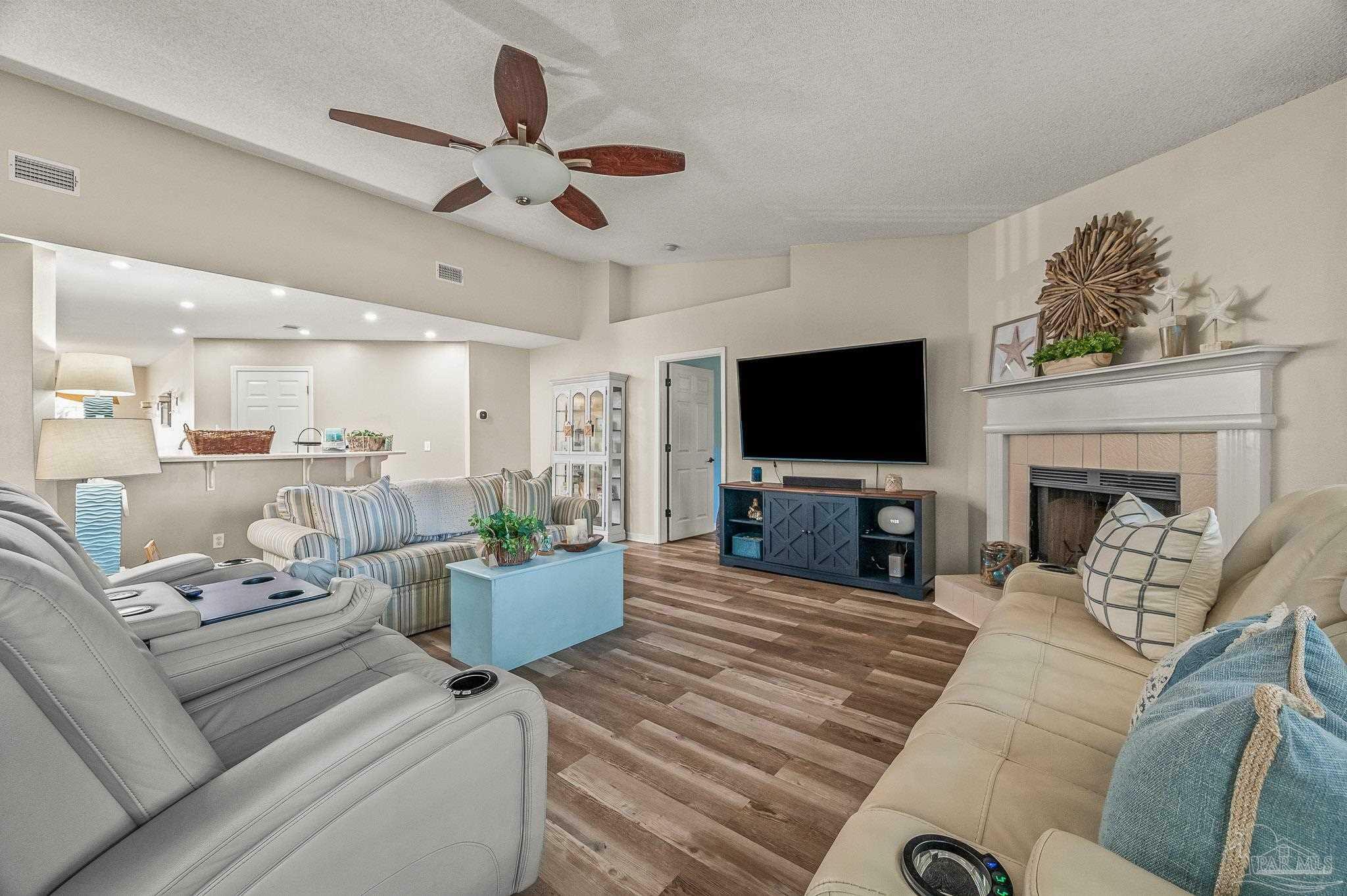 Property Photo: 4623 Hamilton Bridge Rd FL 32571