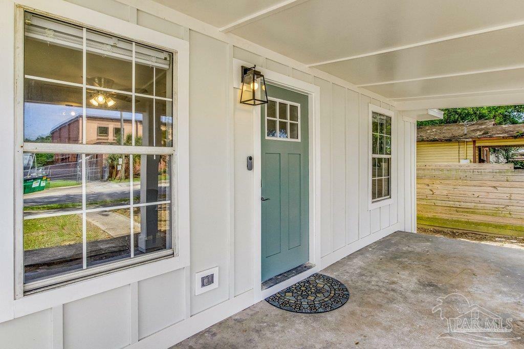 Property Photo: 206 N G St FL 32502