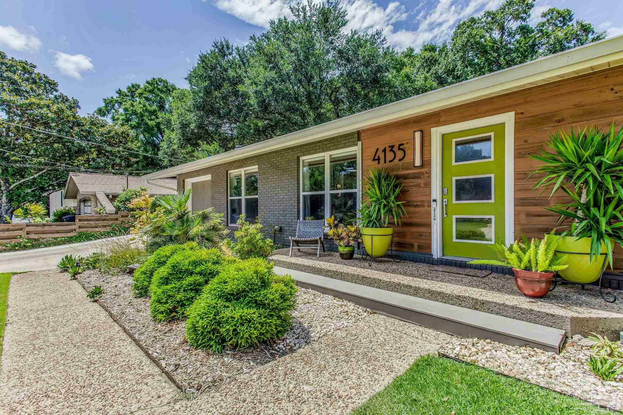 Property Photo: 4135 Kingsberry Dr FL 32504