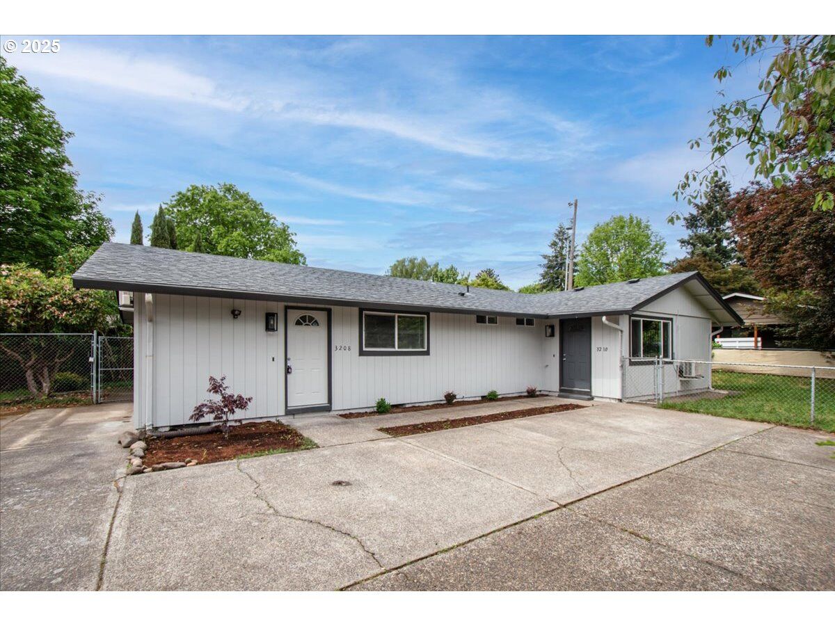 Property Photo:  3208 NE 44th St  WA 98663 