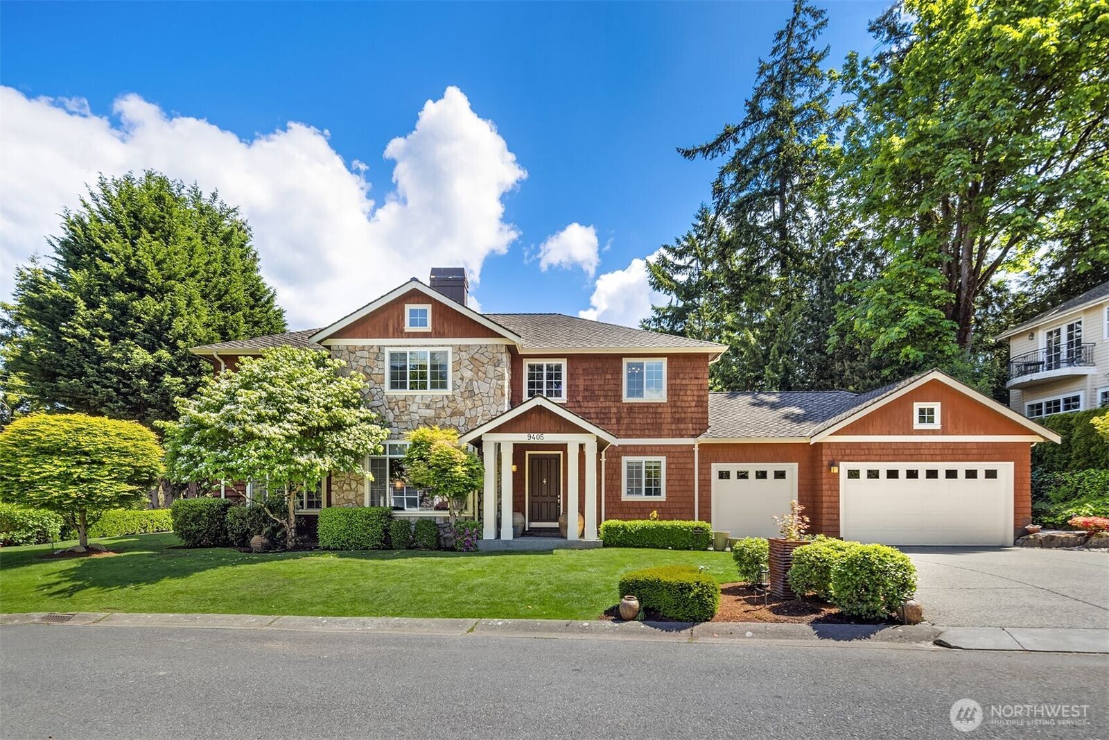 Property Photo:  9405 SE 33rd Street  WA 98040 