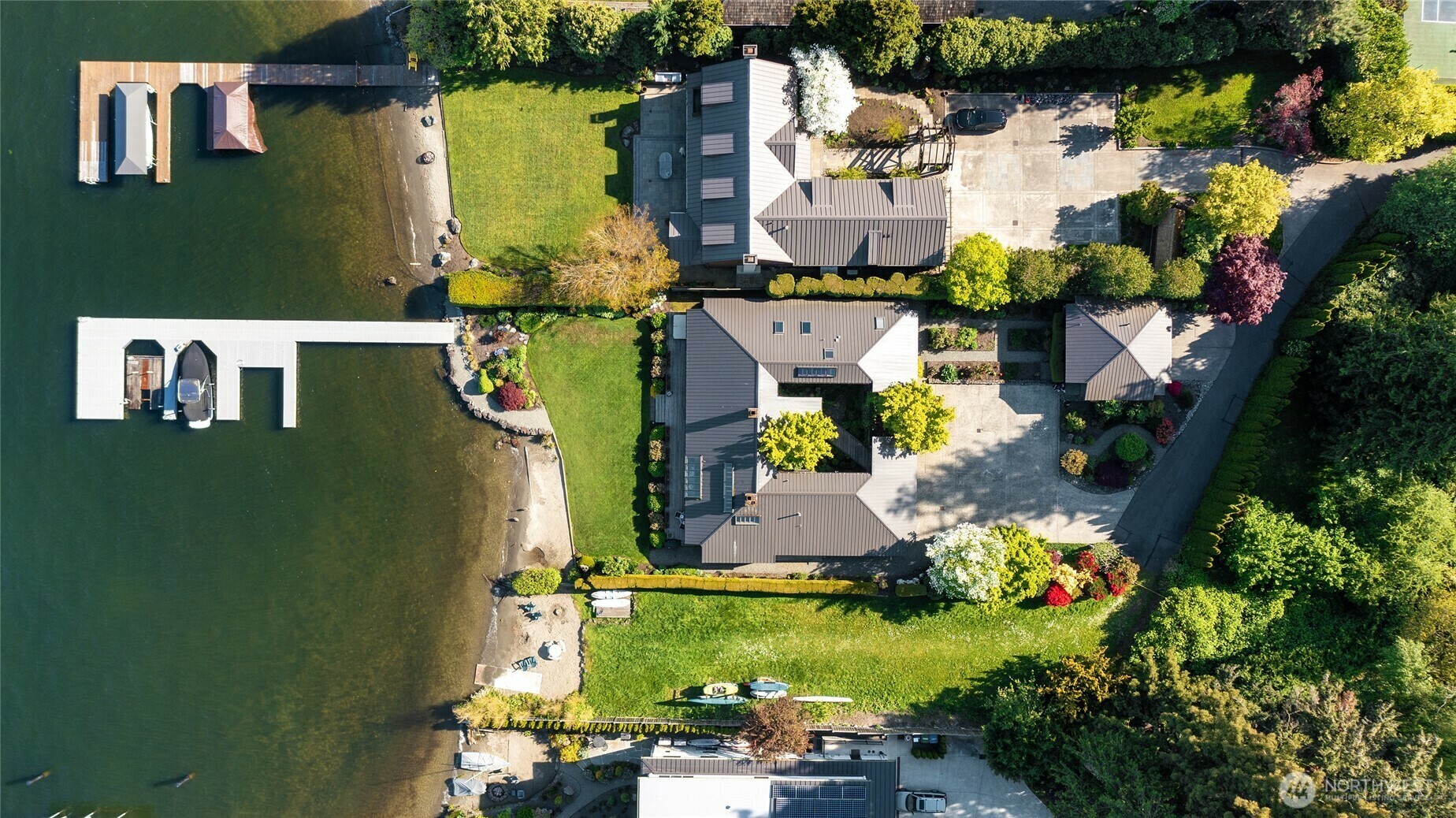 Property Photo: 4400 East Mercer Way WA 98040