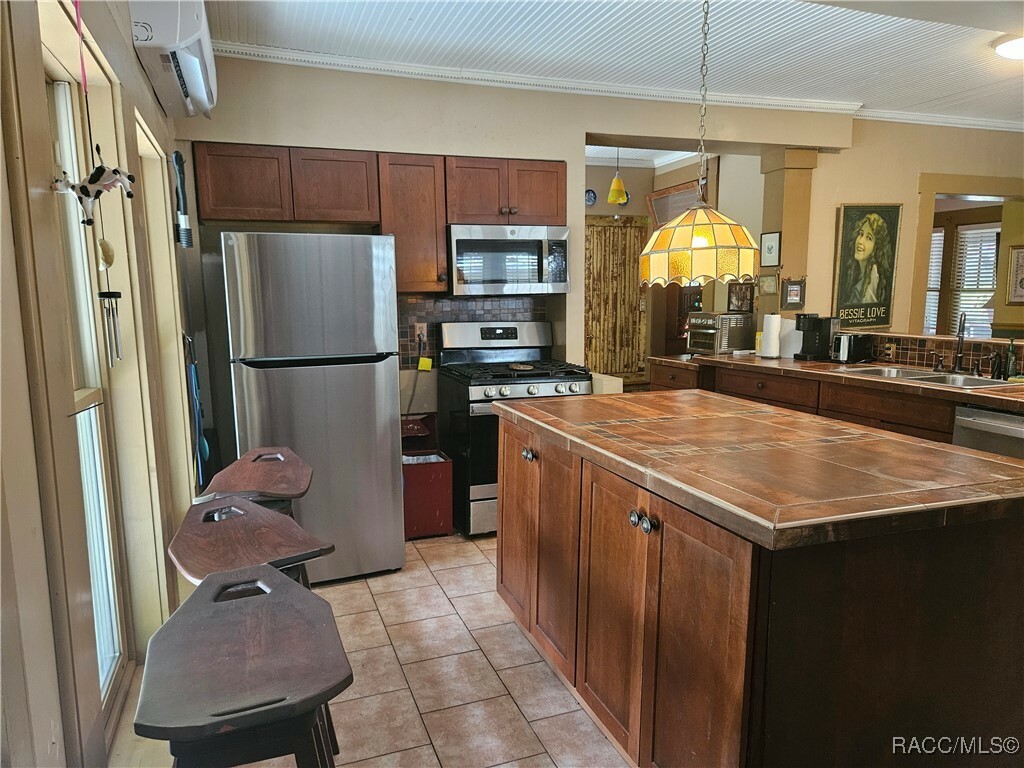 Property Photo: 754 NE 2nd Avenue FL 34428