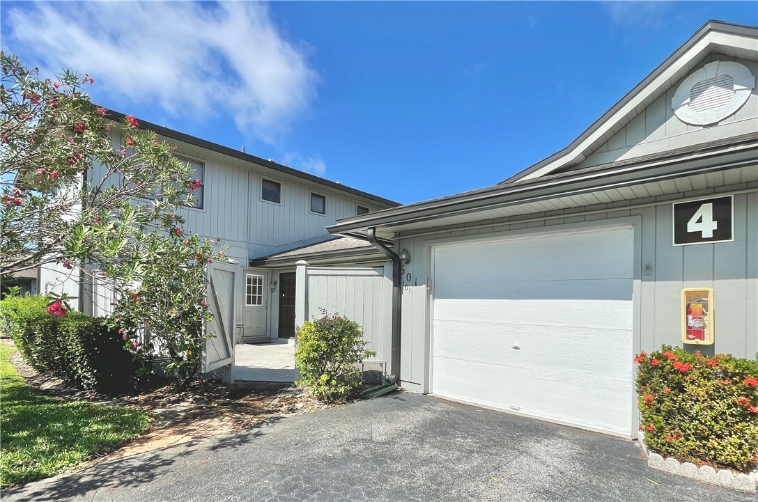 Property Photo: 601 Centre Court SW 101 FL 32962