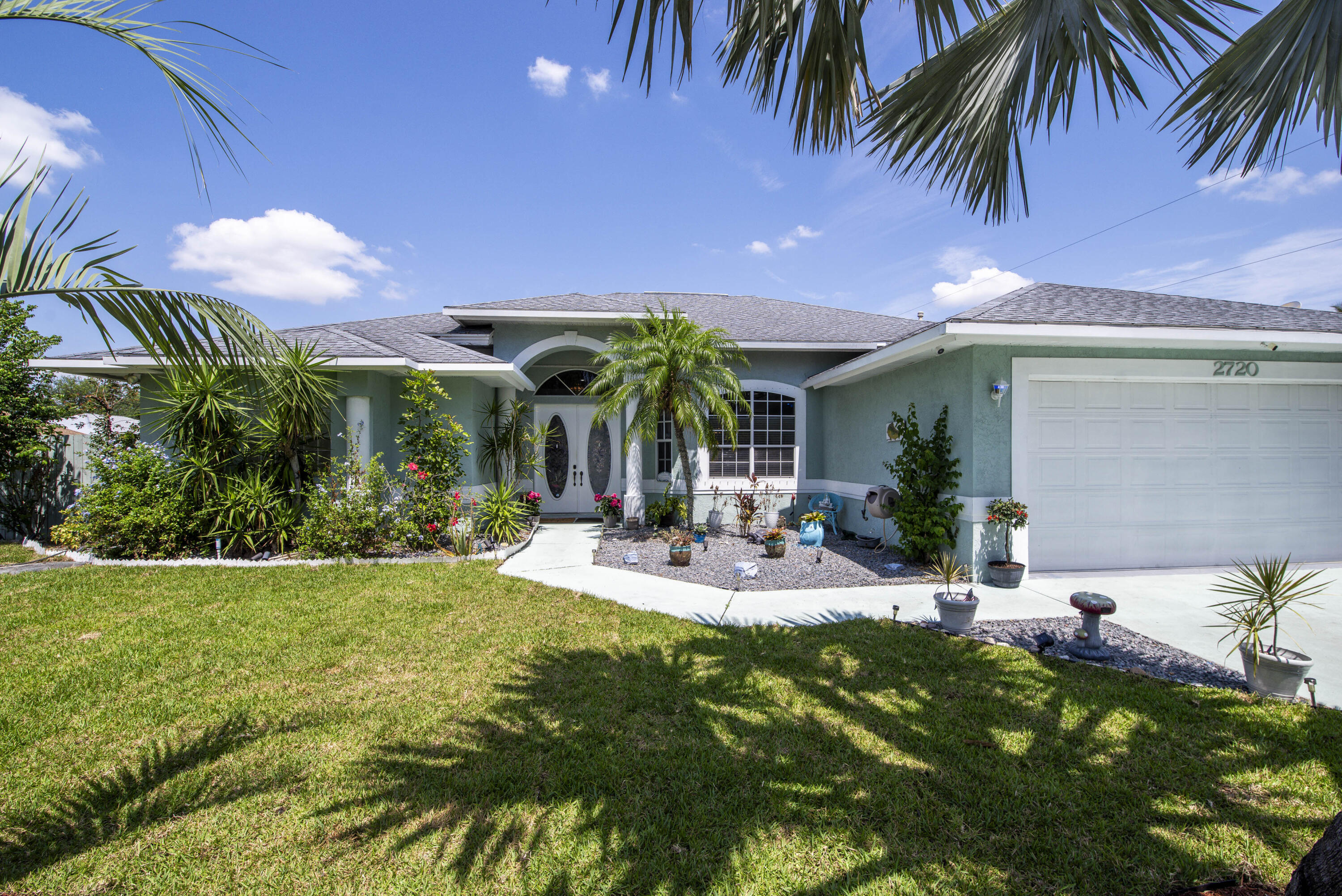 Property Photo: 2720 SE Kern Road FL 34984
