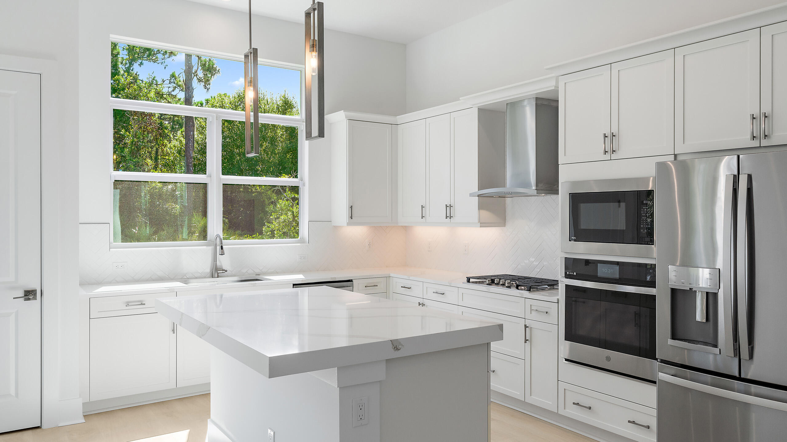 Property Photo:  228 SE Via Sangro  FL 34987 