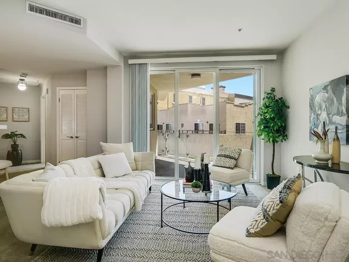 Property Photo:  1601 India St 208  CA 92101 