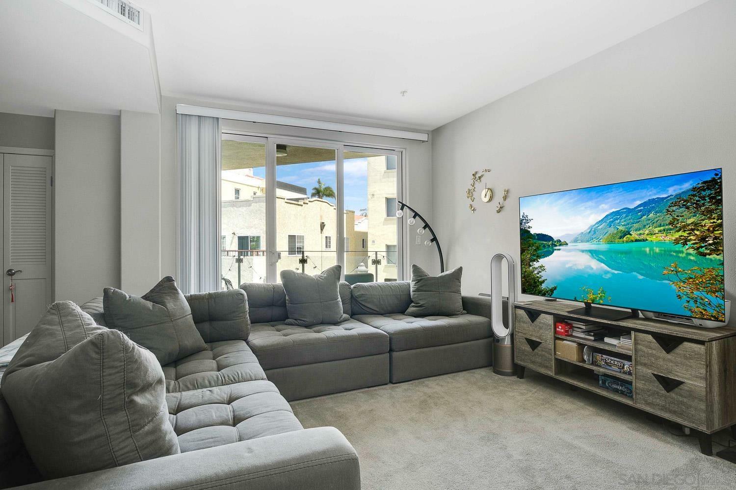 Property Photo: 1601 India St 208 CA 92101