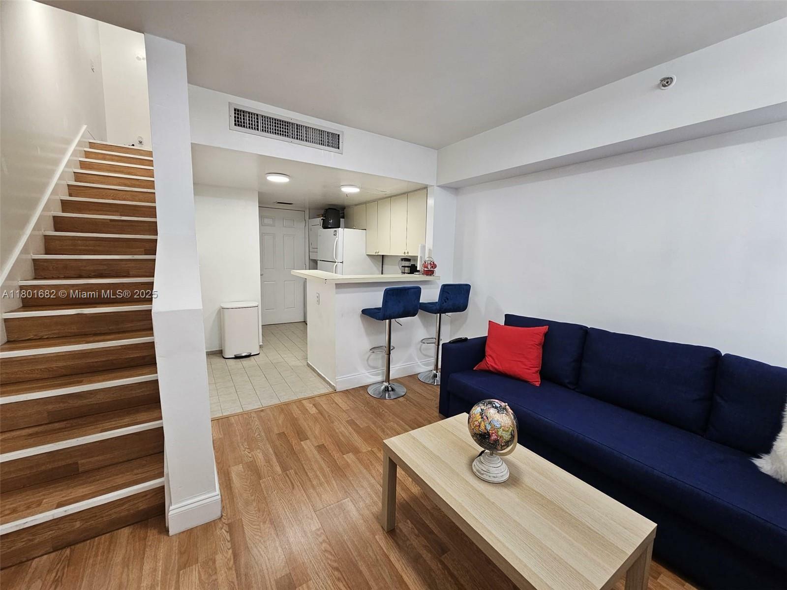 Property Photo: 450 SW 3rd St 1 FL 33130