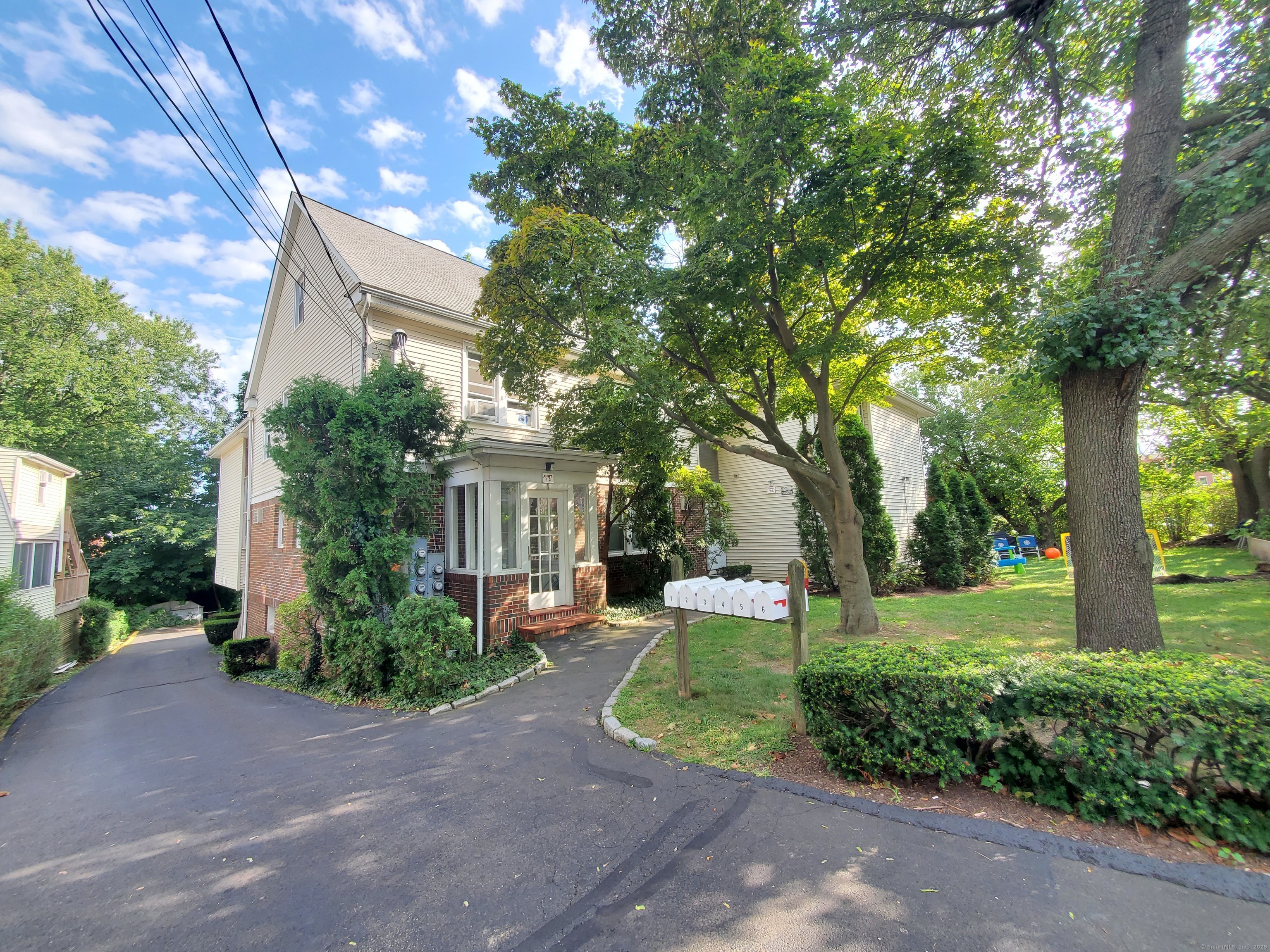 Property Photo:  