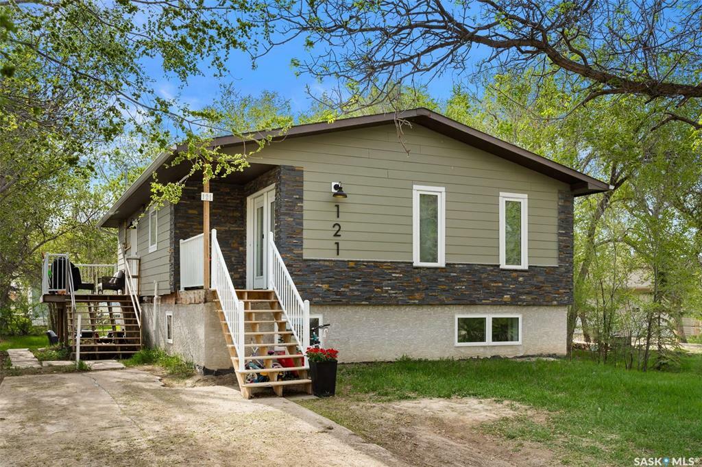 Property Photo: 121 5th Street SK S0G 3L0