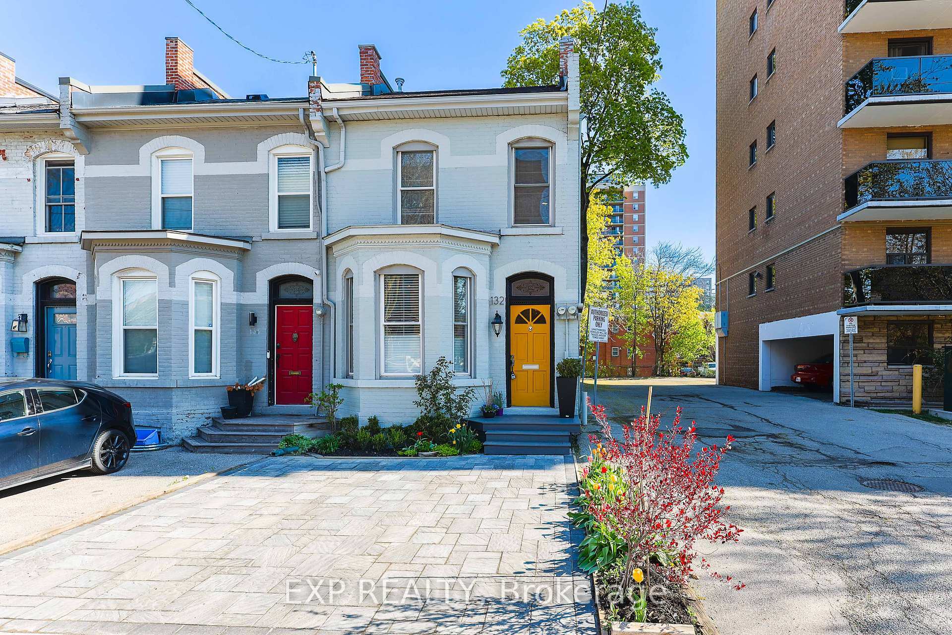 Photo de la propriété: 132 Charlton Avenue W ON L8P 2C6